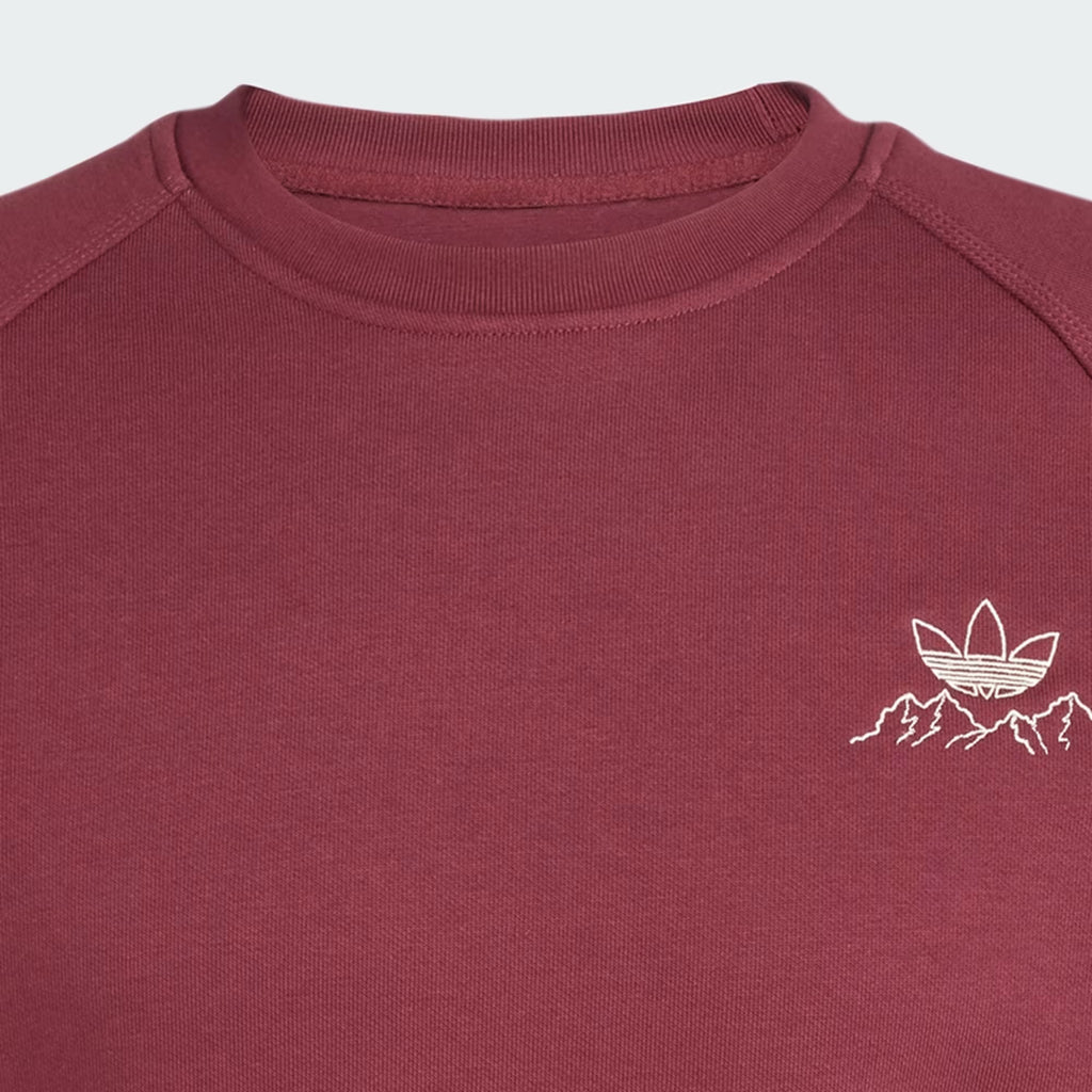 Winter Resort Mountain Graphic Fleece Crewneck Sweatshirt