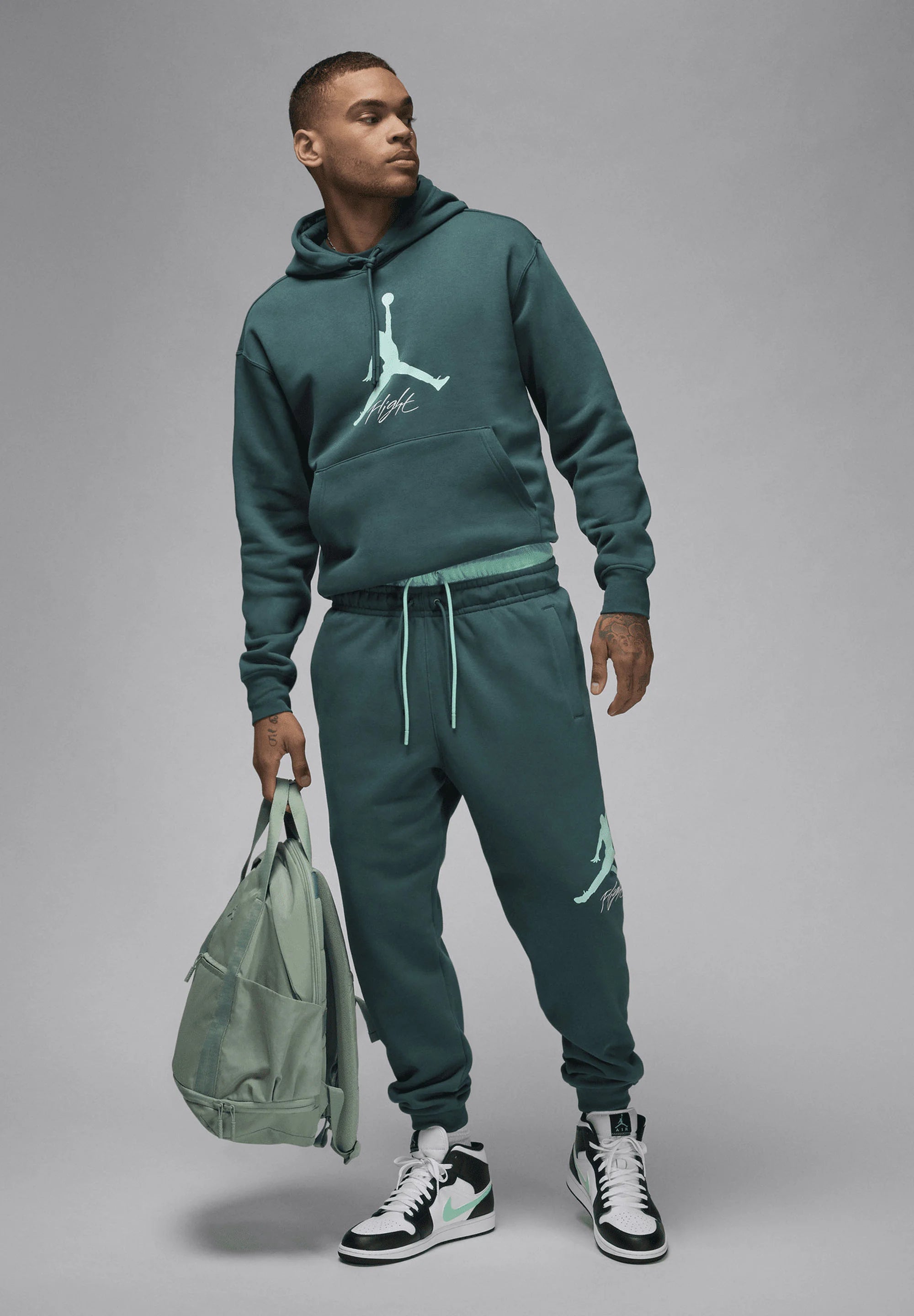 Jordan BASELINE - Hoodie - oxidised green light dew
